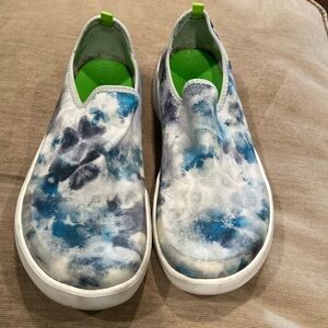 OOFOS WOMEN'S OOMG EEZEE LOW SHOE size 10